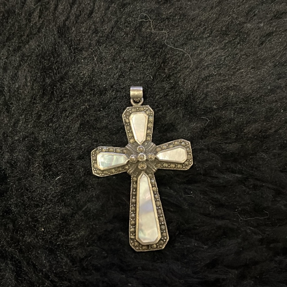 Mother of Pearl & 925 Stamped Sterling Silver Cross - Picture 6 of 17
